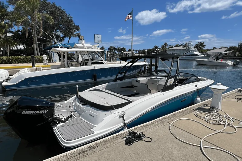 Slide: The Image of Sea Ray SPX 210 Outboard 2023 - 1