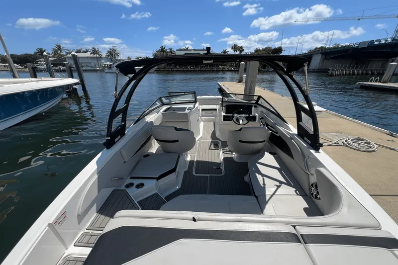 Slide: The Image of Sea Ray SPX 210 Outboard 2023 - 13