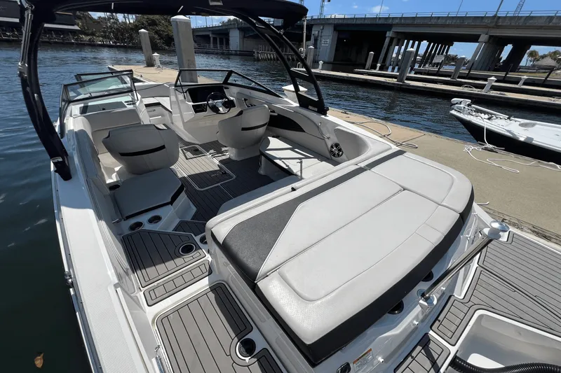 Slide: The Image of Sea Ray SPX 210 Outboard 2023 - 14