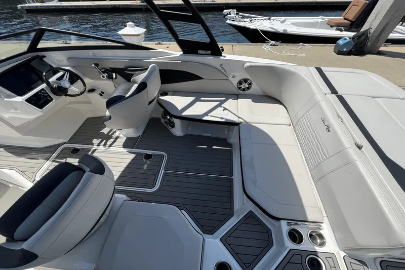 Slide: The Image of Sea Ray SPX 210 Outboard 2023 - 15