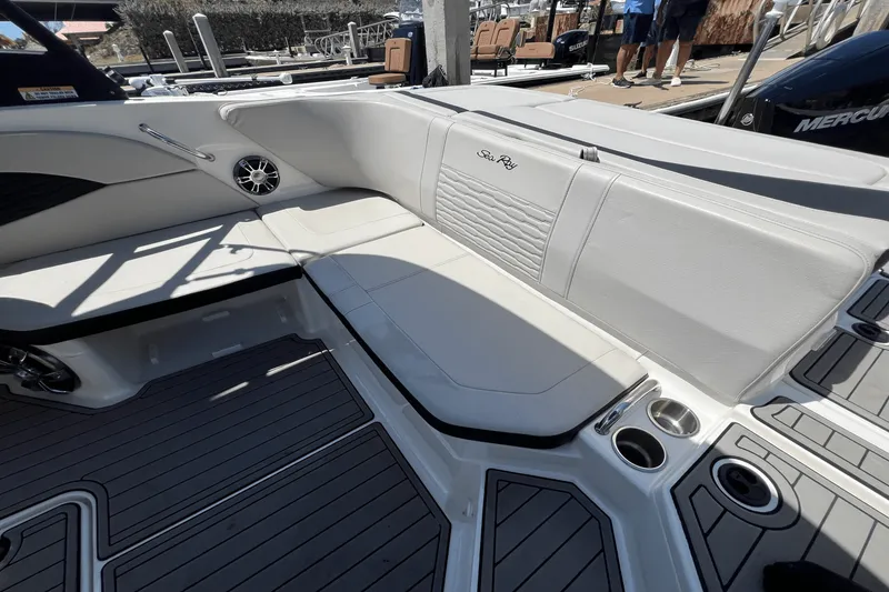 Slide: The Image of Sea Ray SPX 210 Outboard 2023 - 16