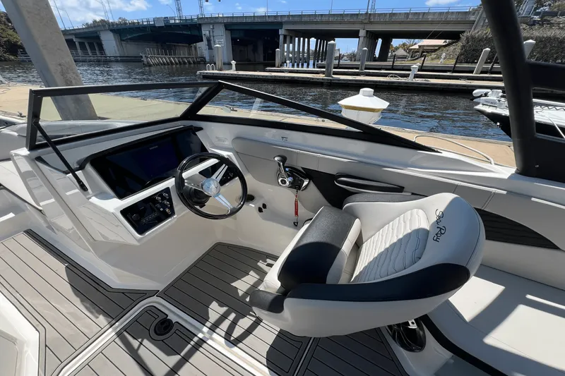 Slide: The Image of Sea Ray SPX 210 Outboard 2023 - 18