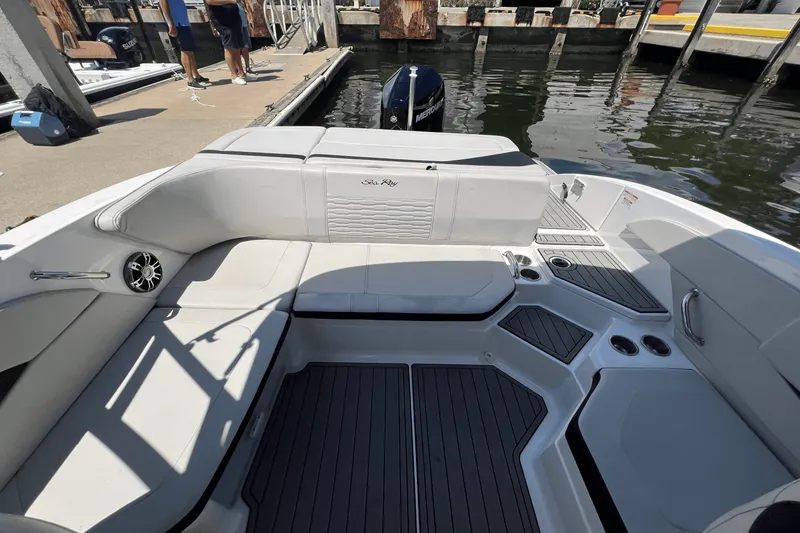 Slide: The Image of Sea Ray SPX 210 Outboard 2023 - 21