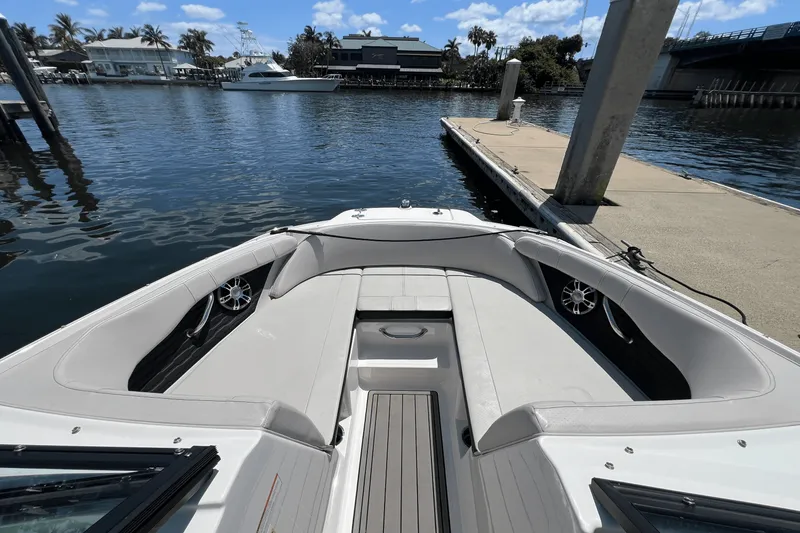 Slide: The Image of Sea Ray SPX 210 Outboard 2023 - 23