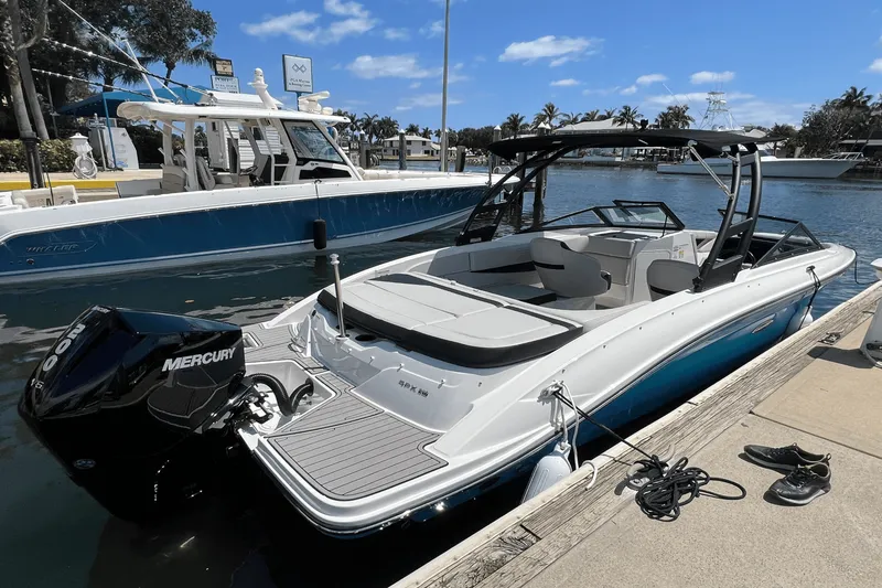 Slide: The Image of Sea Ray SPX 210 Outboard 2023 - 3