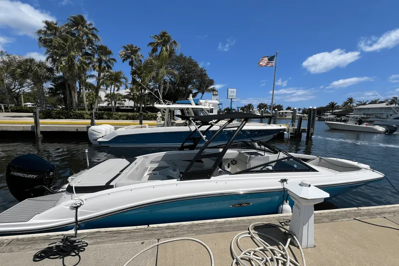 Slide: The Image of Sea Ray SPX 210 Outboard 2023 - 4