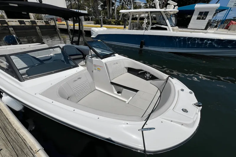 Slide: The Image of Sea Ray SPX 210 Outboard 2023 - 7