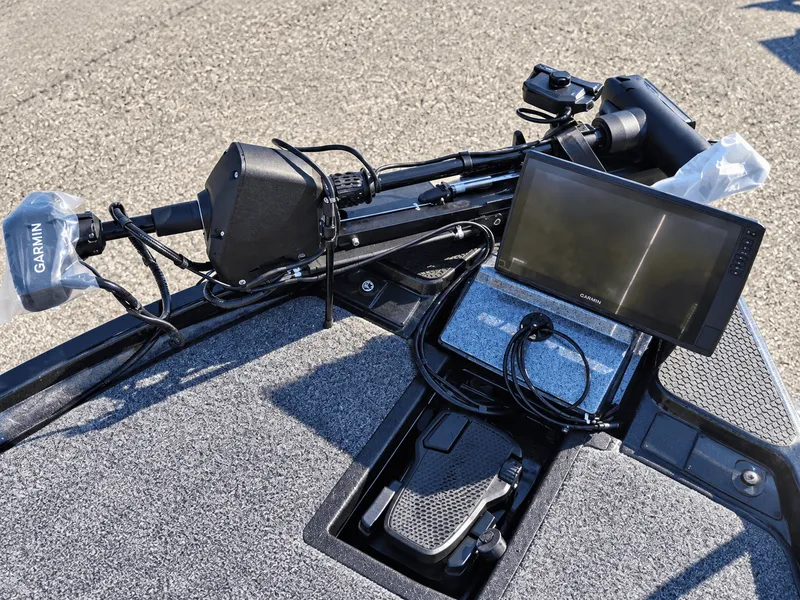 Slide: The Image of Phoenix Bass Boat 21 LXE 2027 - 15