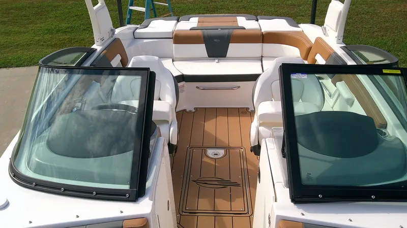 Slide: The Image of Chaparral 23 SSi 2026 - 16