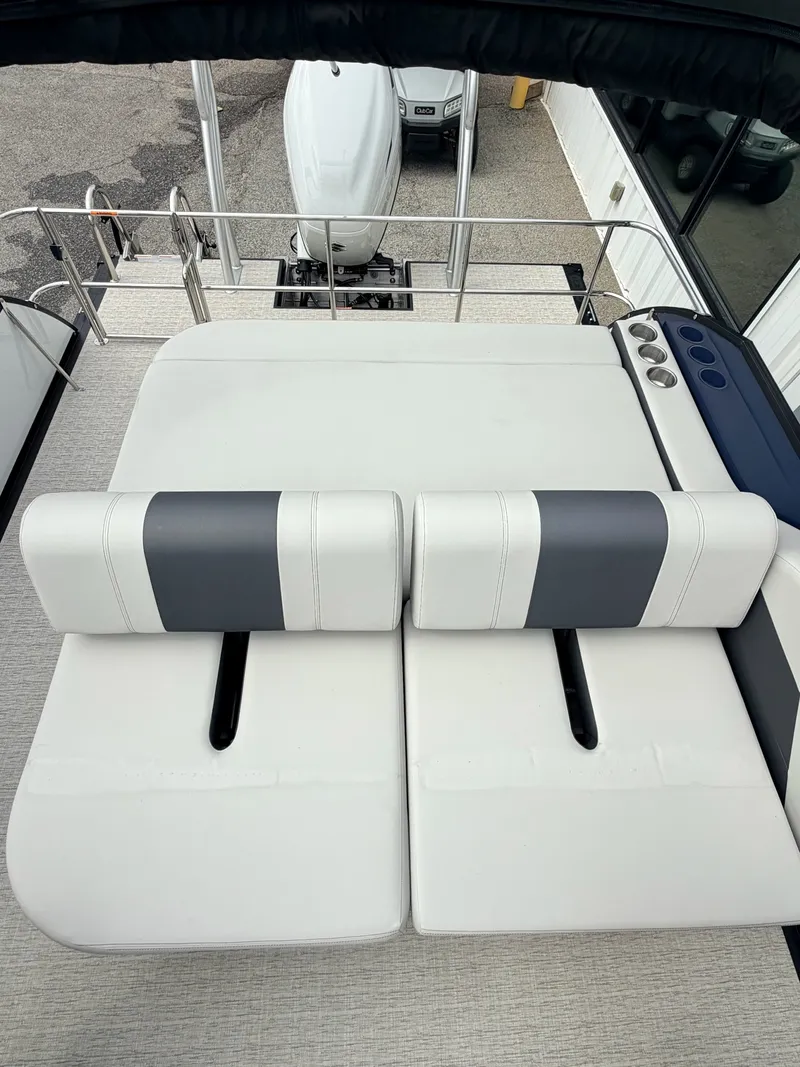 Slide: The Image of Coach Pontoons 243 FLC 2026 - 6