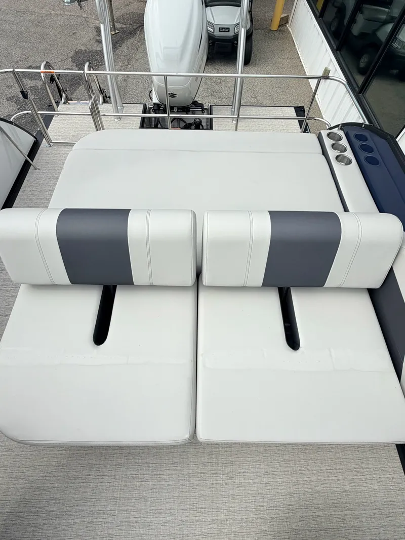 Slide: The Image of Coach Pontoons 243 FLC 2026 - 7