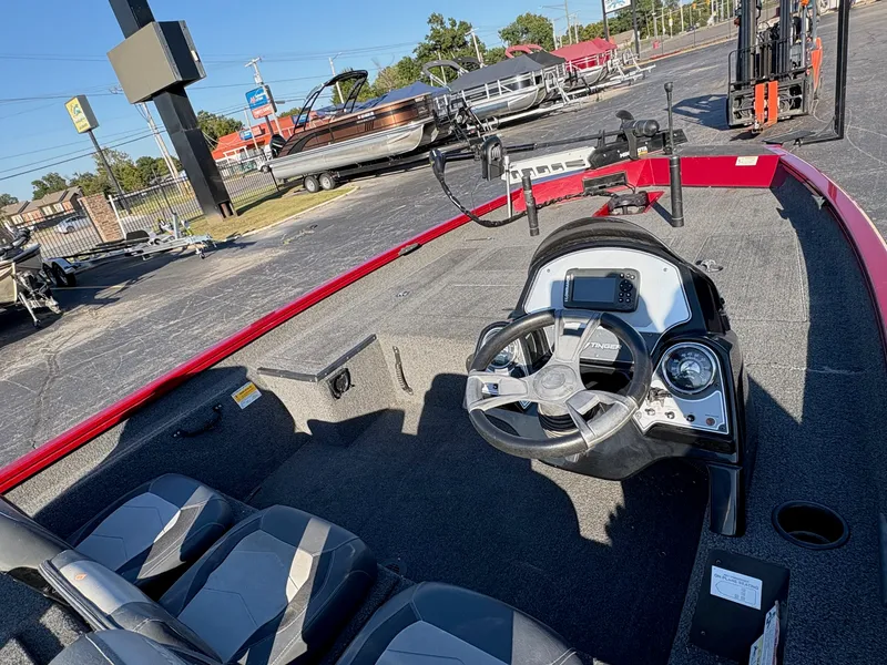 Slide: The Image of Lowe 175 Stinger 2020 - 5