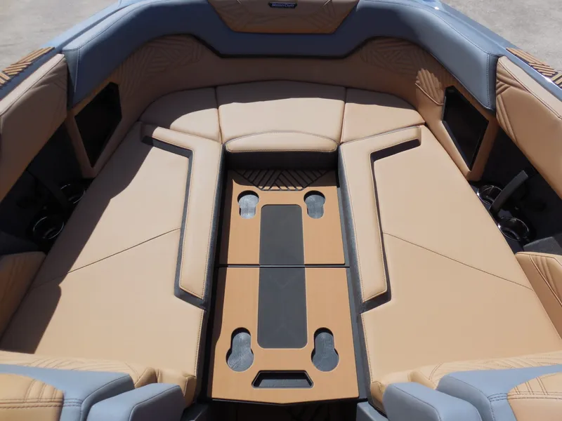 Slide: The Image of MasterCraft Xstar 25 2026 - 15