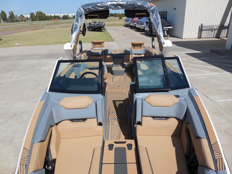 Slide: The Image of MasterCraft Xstar 25 2026 - 17