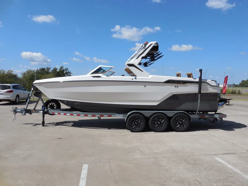 Slide: The Image of MasterCraft Xstar 25 2026 - 6
