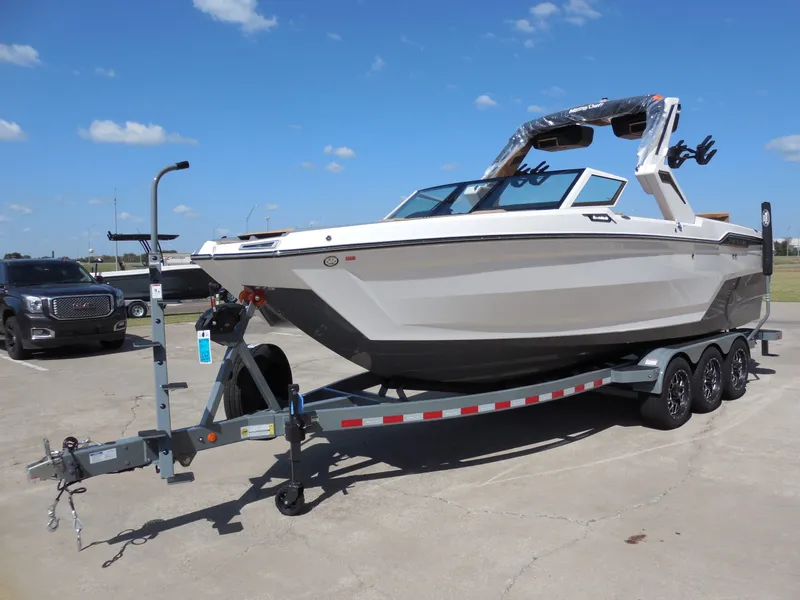 Slide: The Image of MasterCraft Xstar 25 2026 - 7
