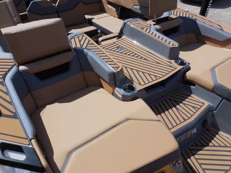 Slide: The Image of MasterCraft Xstar 25 2026 - 8