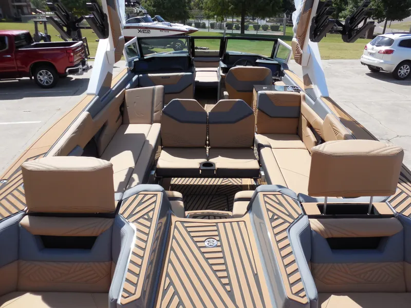 Slide: The Image of MasterCraft Xstar 25 2026 - 9