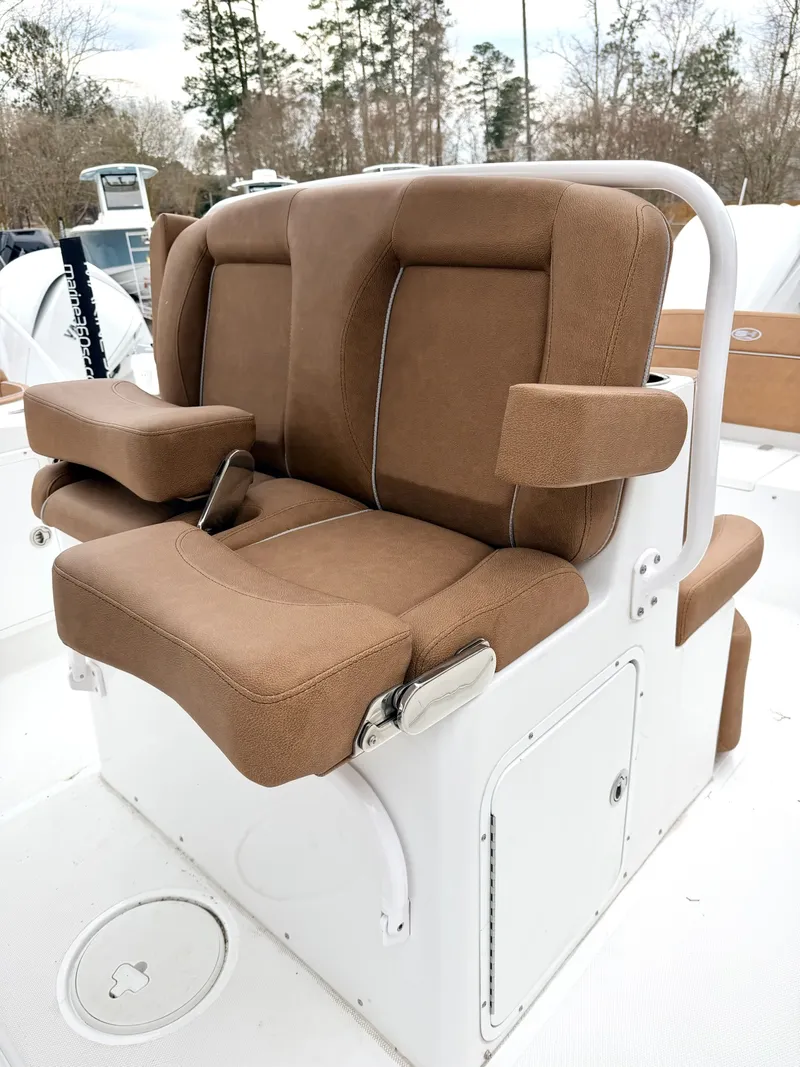 Slide: The Image of Sea Hunt Ultra 275 SE 2025 - 10