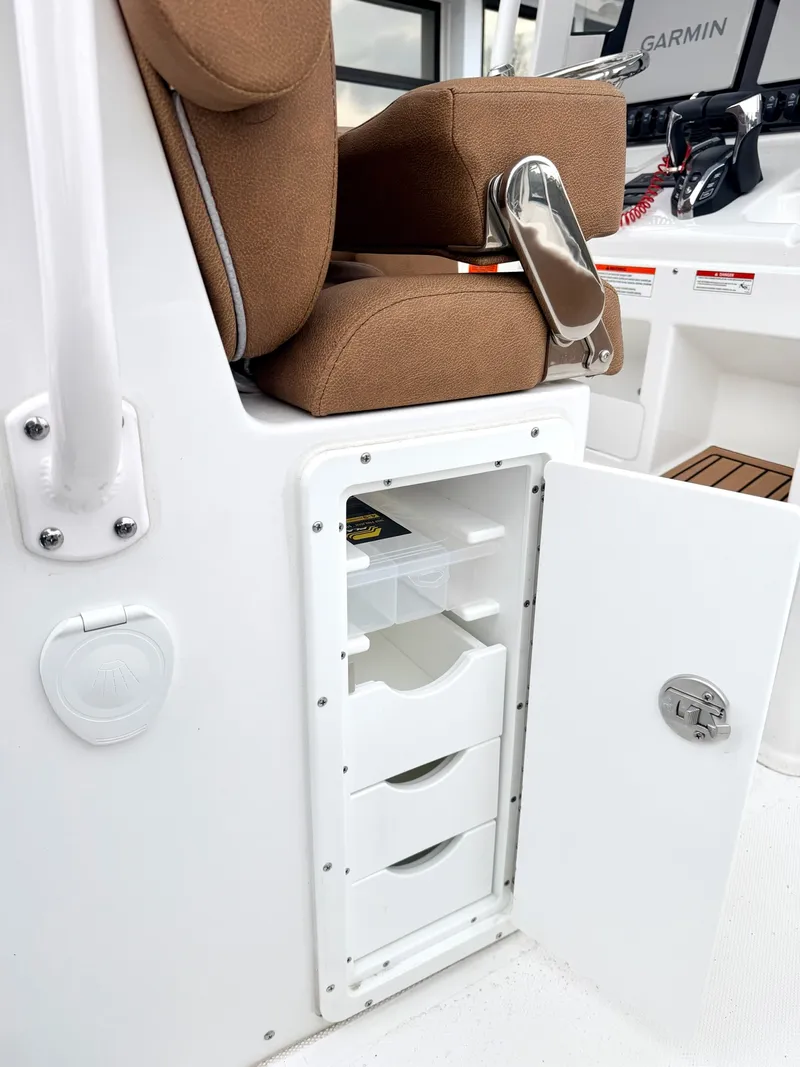 Slide: The Image of Sea Hunt Ultra 275 SE 2025 - 12