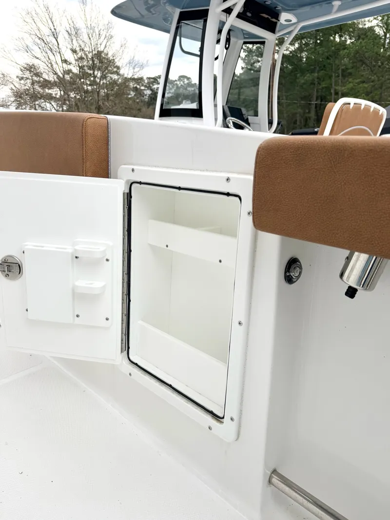 Slide: The Image of Sea Hunt Ultra 275 SE 2025 - 13