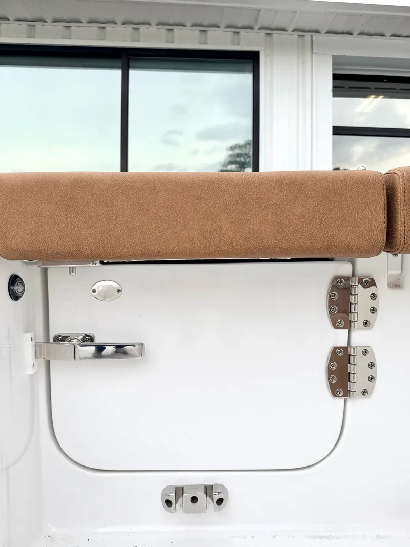 Slide: The Image of Sea Hunt Ultra 275 SE 2025 - 4