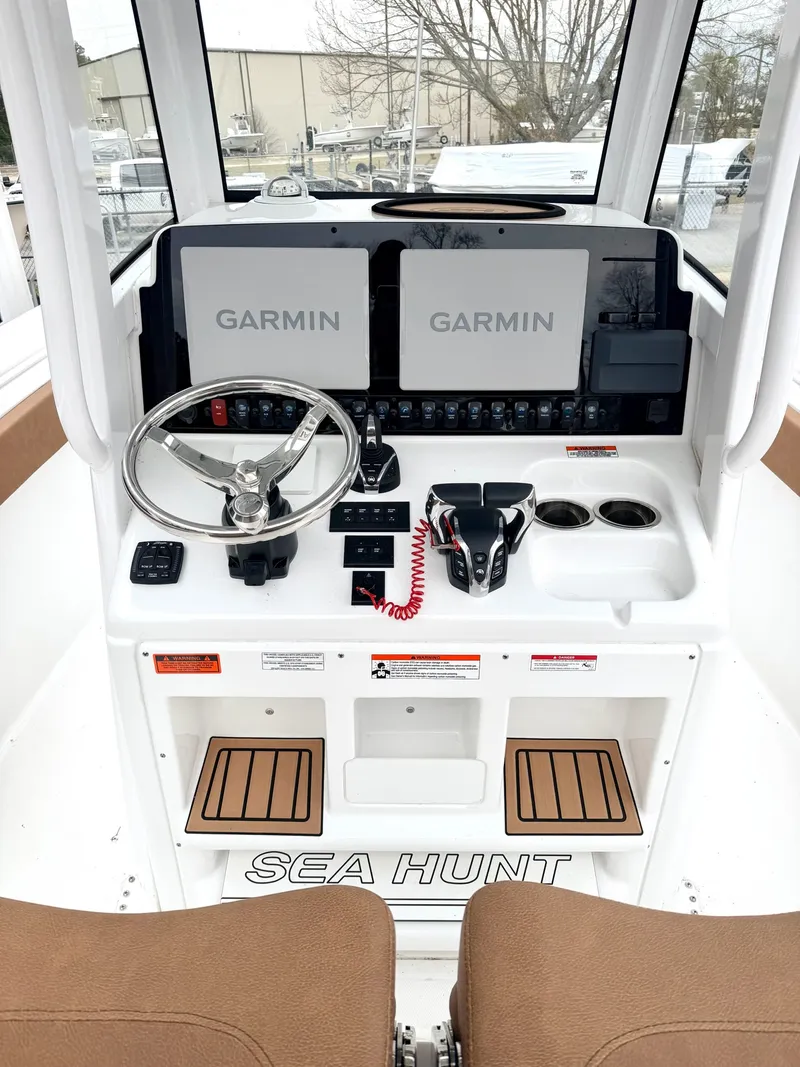 Slide: The Image of Sea Hunt Ultra 275 SE 2025 - 7