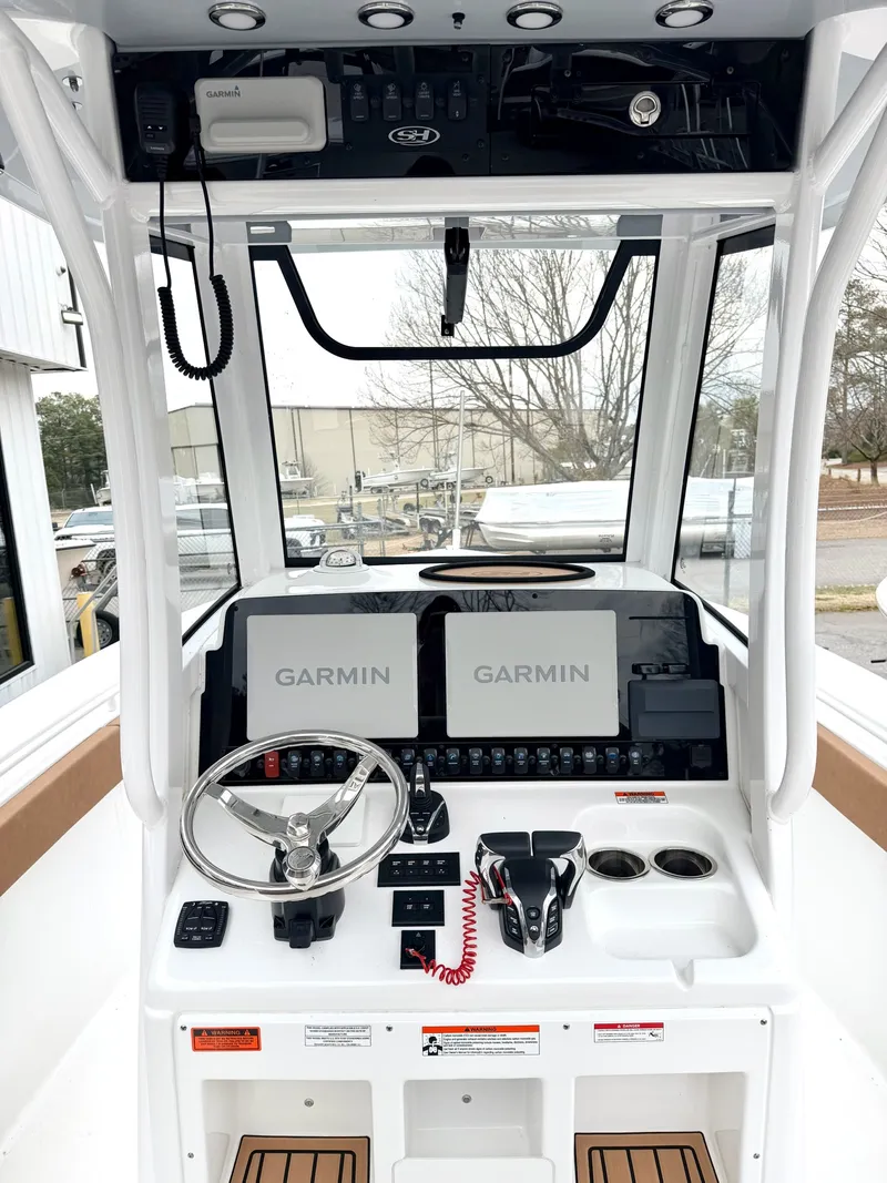 Slide: The Image of Sea Hunt Ultra 275 SE 2025 - 8