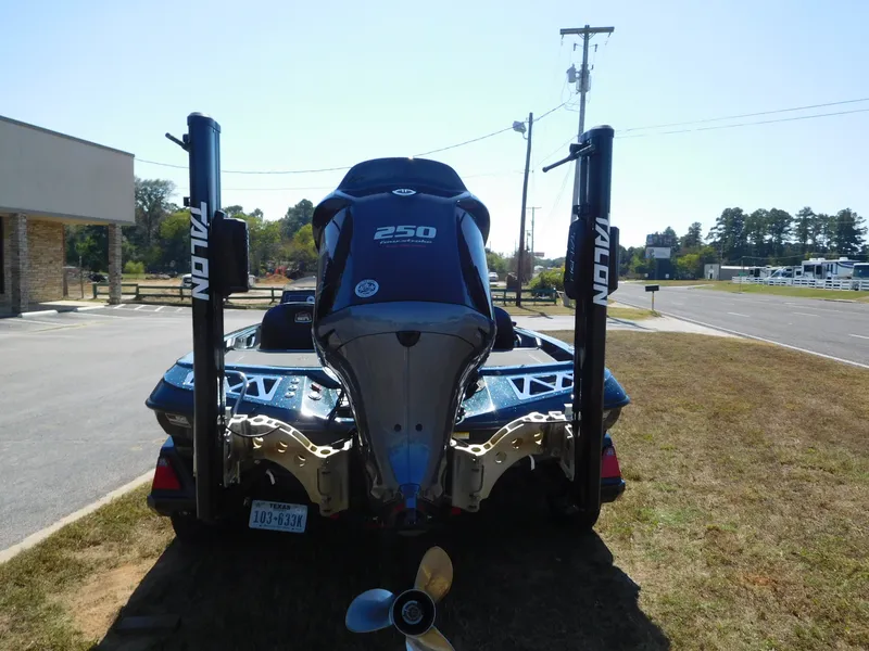 Slide: The Image of Ranger Z521L 2019 - 23