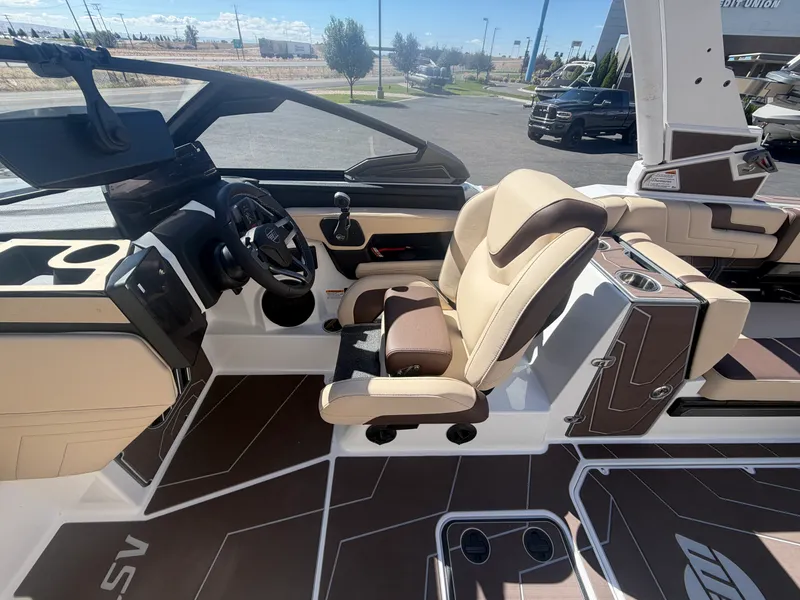 Slide: The Image of Malibu 25 LSV 2027 - 16