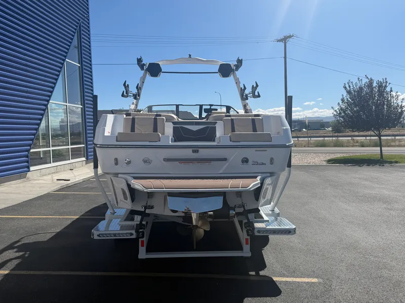 Slide: The Image of Malibu 25 LSV 2027 - 9