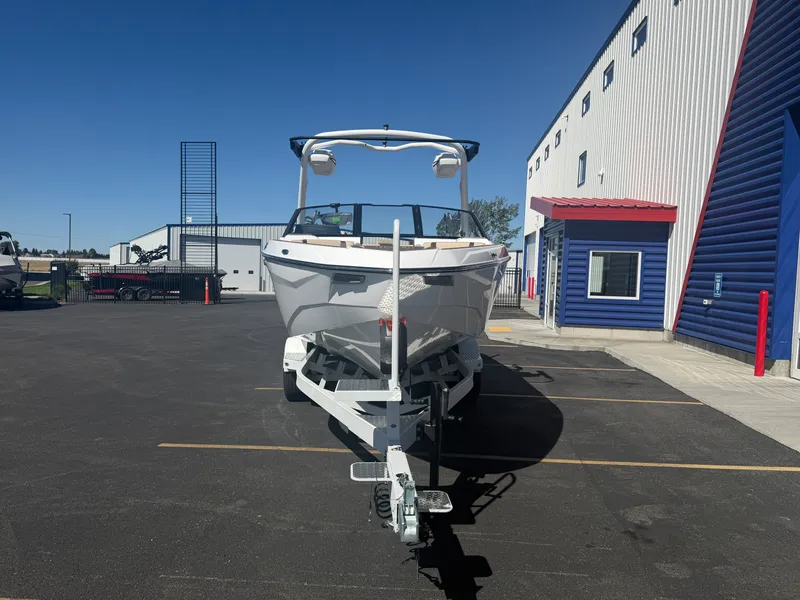 Slide: The Image of Malibu 25 LSV 2027 - 3