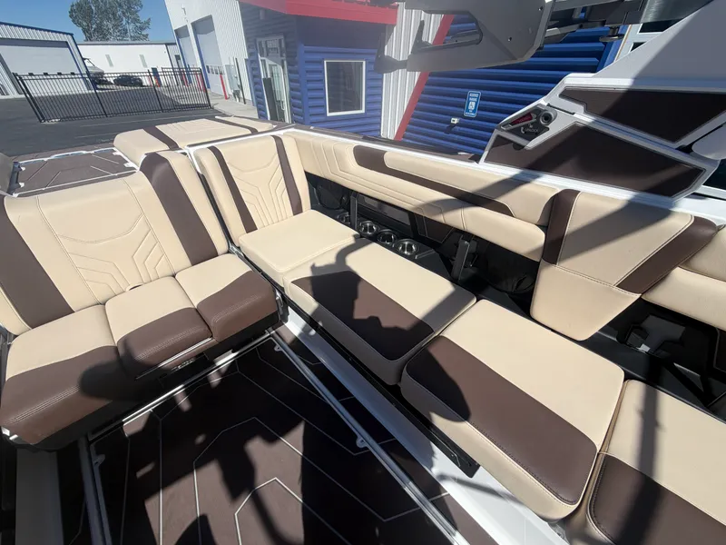 Slide: The Image of Malibu 25 LSV 2027 - 14