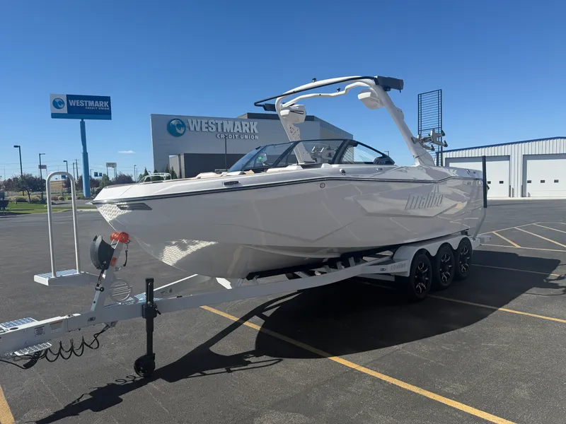 Slide: The Image of Malibu 25 LSV 2027 - 5