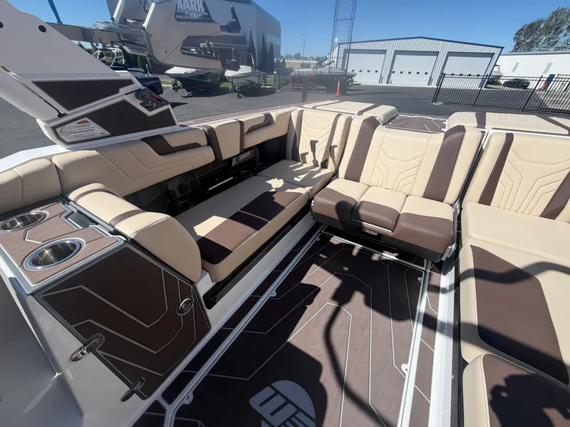 Slide: The Image of Malibu 25 LSV 2027 - 13