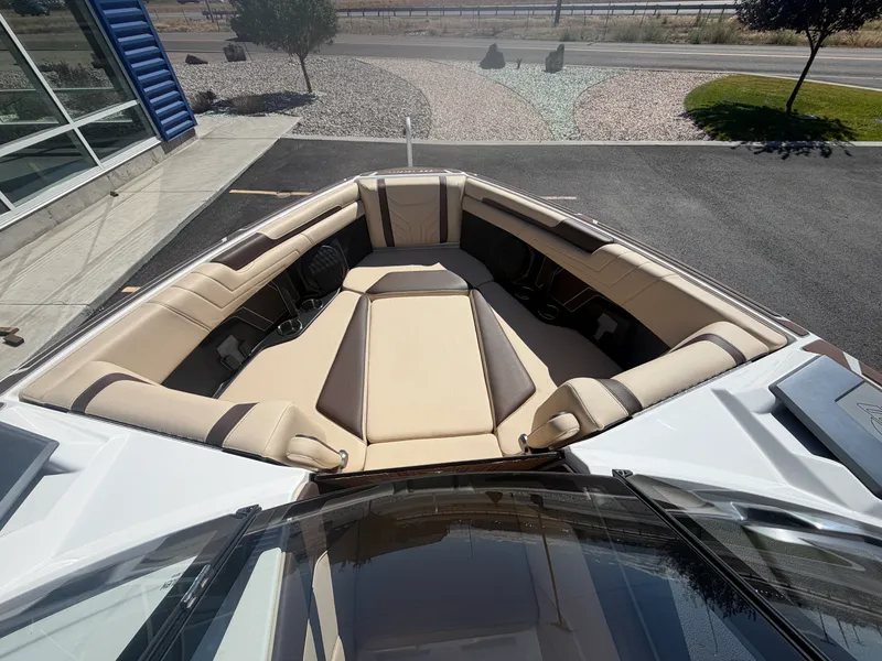 Slide: The Image of Malibu 25 LSV 2027 - 17