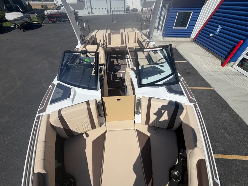 Slide: The Image of Malibu 25 LSV 2027 - 18