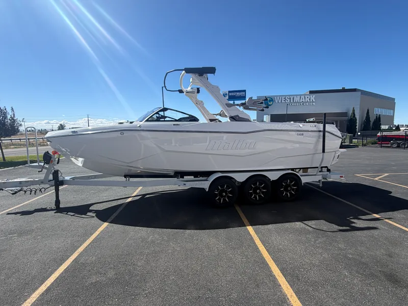 Slide: The Image of Malibu 25 LSV 2027 - 6