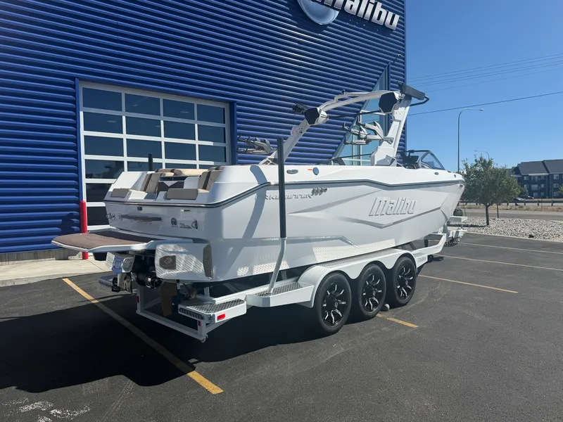 Slide: The Image of Malibu 25 LSV 2027 - 10