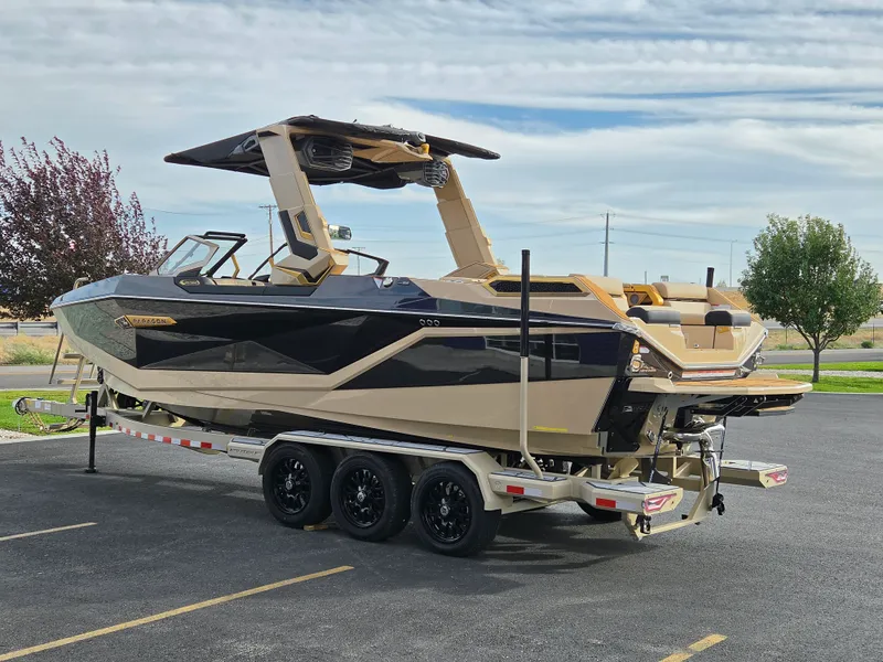 Slide: The Image of Nautique Paragon G25 2027 - 7