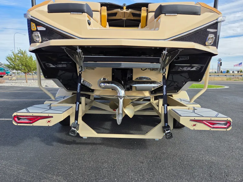 Slide: The Image of Nautique Paragon G25 2027 - 6