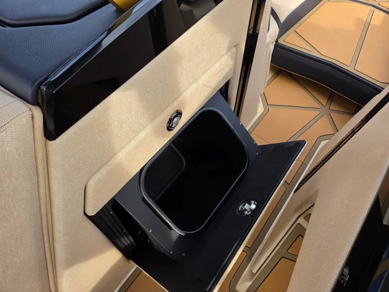 Slide: The Image of Nautique Paragon G25 2027 - 25