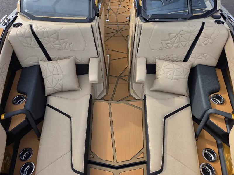 Slide: The Image of Nautique Paragon G25 2027 - 23