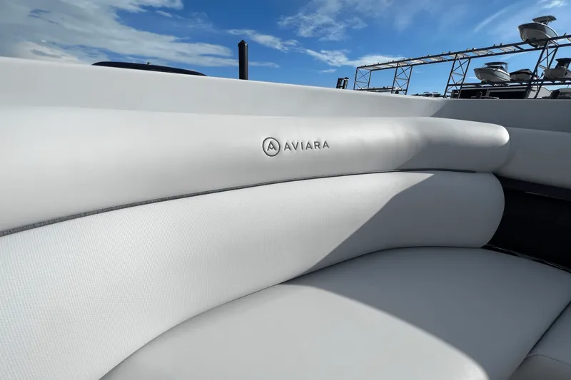 Slide: The Image of Aviara AV32 Outboard 2025 - 16