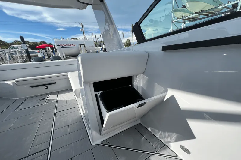Slide: The Image of Aviara AV32 Outboard 2025 - 19