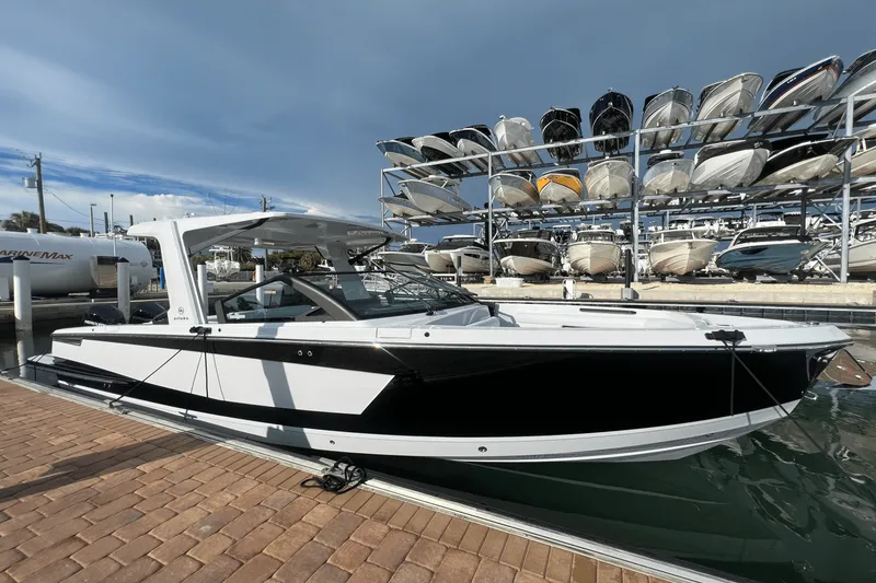 Slide: The Image of Aviara AV32 Outboard 2025 - 2