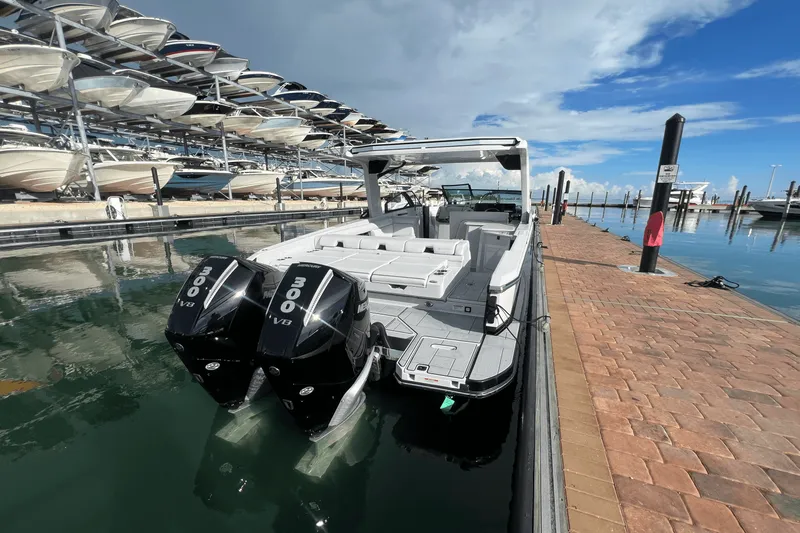 Slide: The Image of Aviara AV32 Outboard 2025 - 3