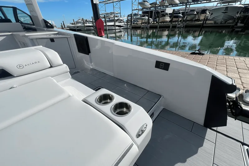 Slide: The Image of Aviara AV32 Outboard 2025 - 6