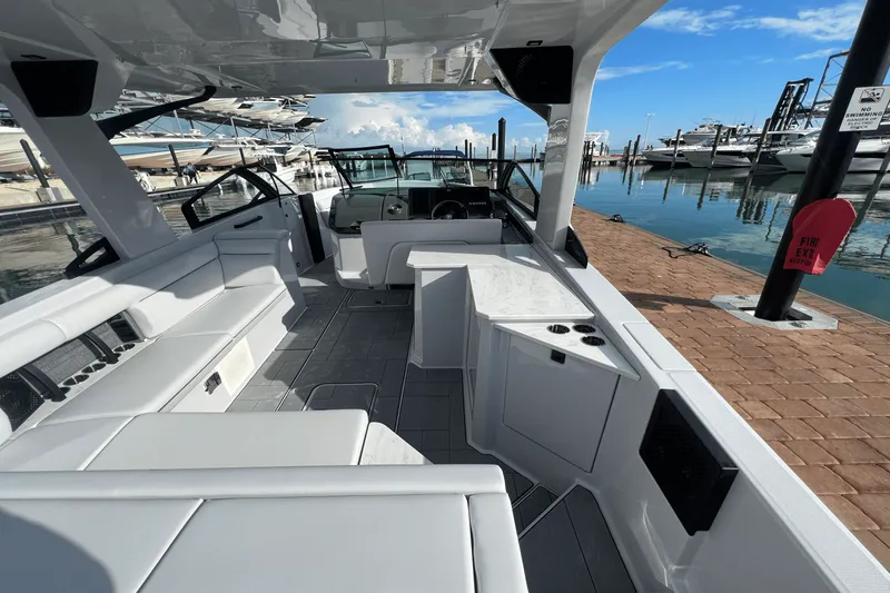 Slide: The Image of Aviara AV32 Outboard 2025 - 7