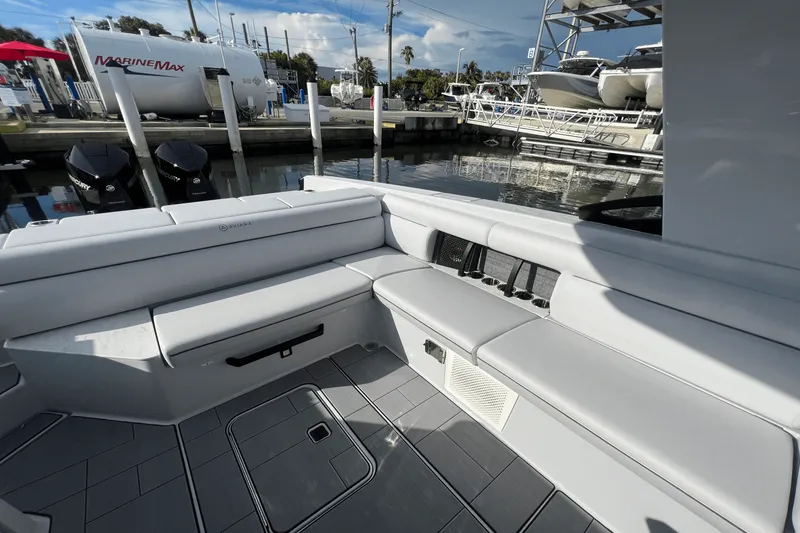 Slide: The Image of Aviara AV32 Outboard 2025 - 8